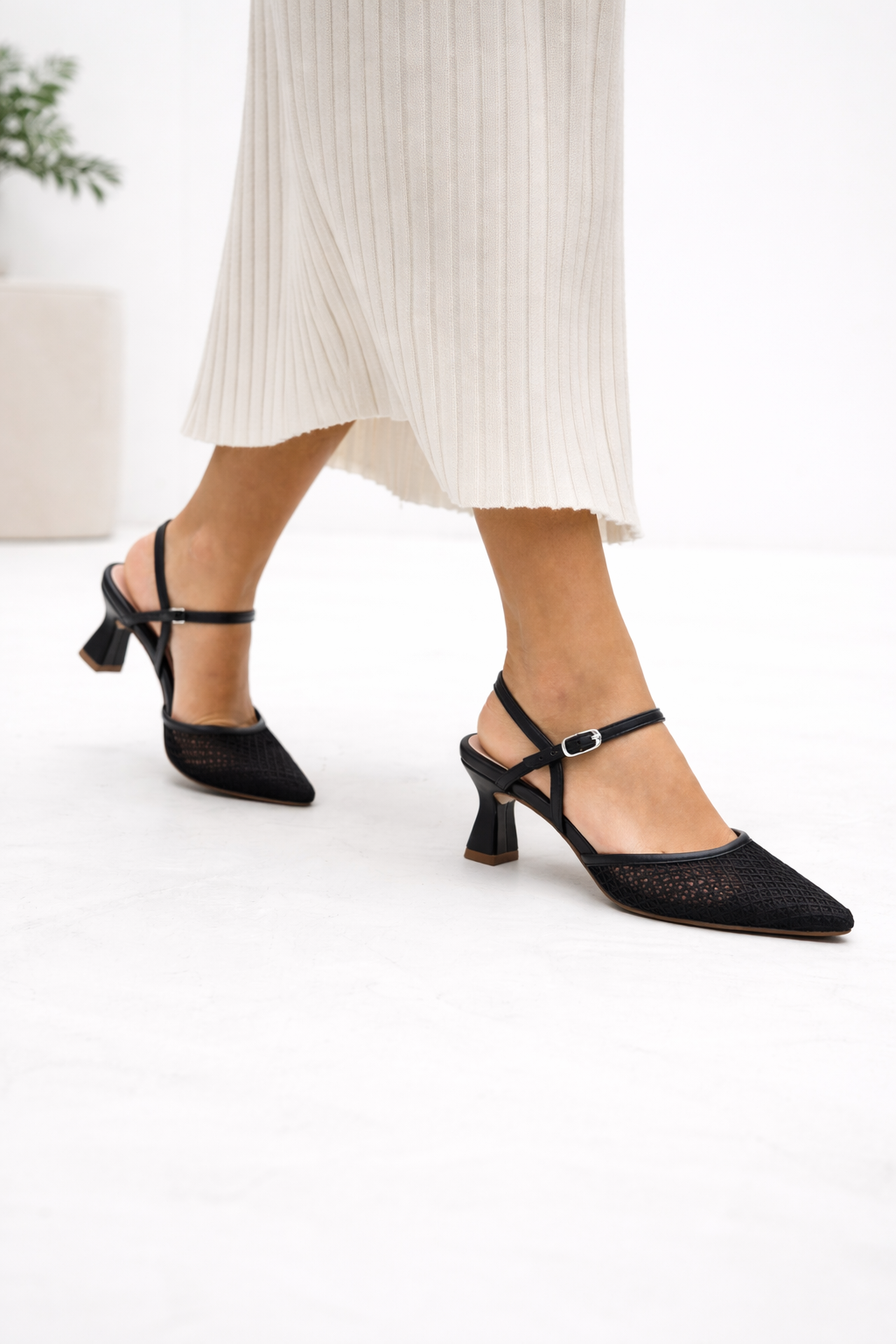 ALICE MINI TACONES PUNTONES NEGRO